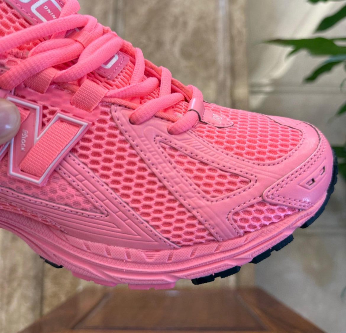 New Balance “1906R” Neon PINK