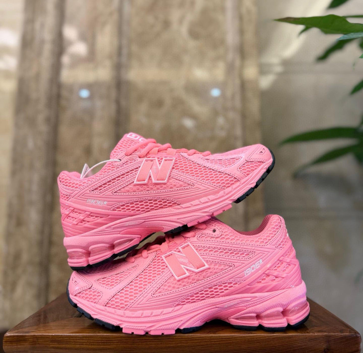 New Balance “1906R” Neon PINK