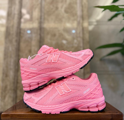 New Balance “1906R” Neon PINK