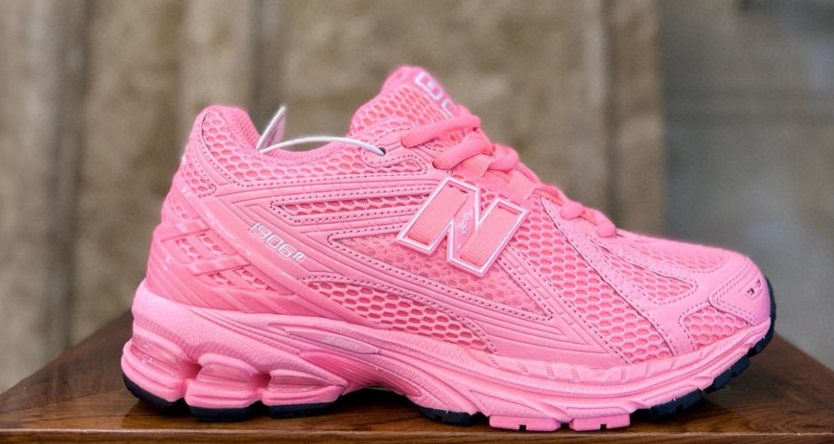 New Balance “1906R” Neon PINK