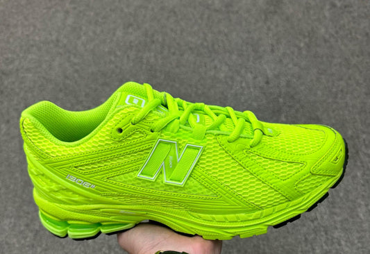 New Balance “1906R” Neon Green)