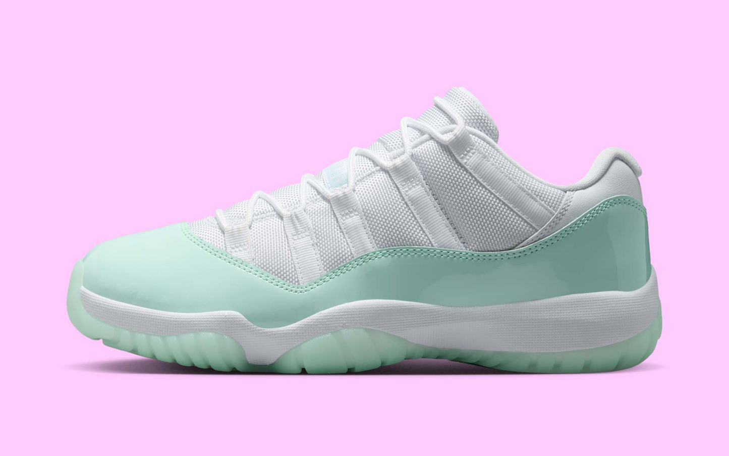 Jordan 11 Retro Low “Igloo”